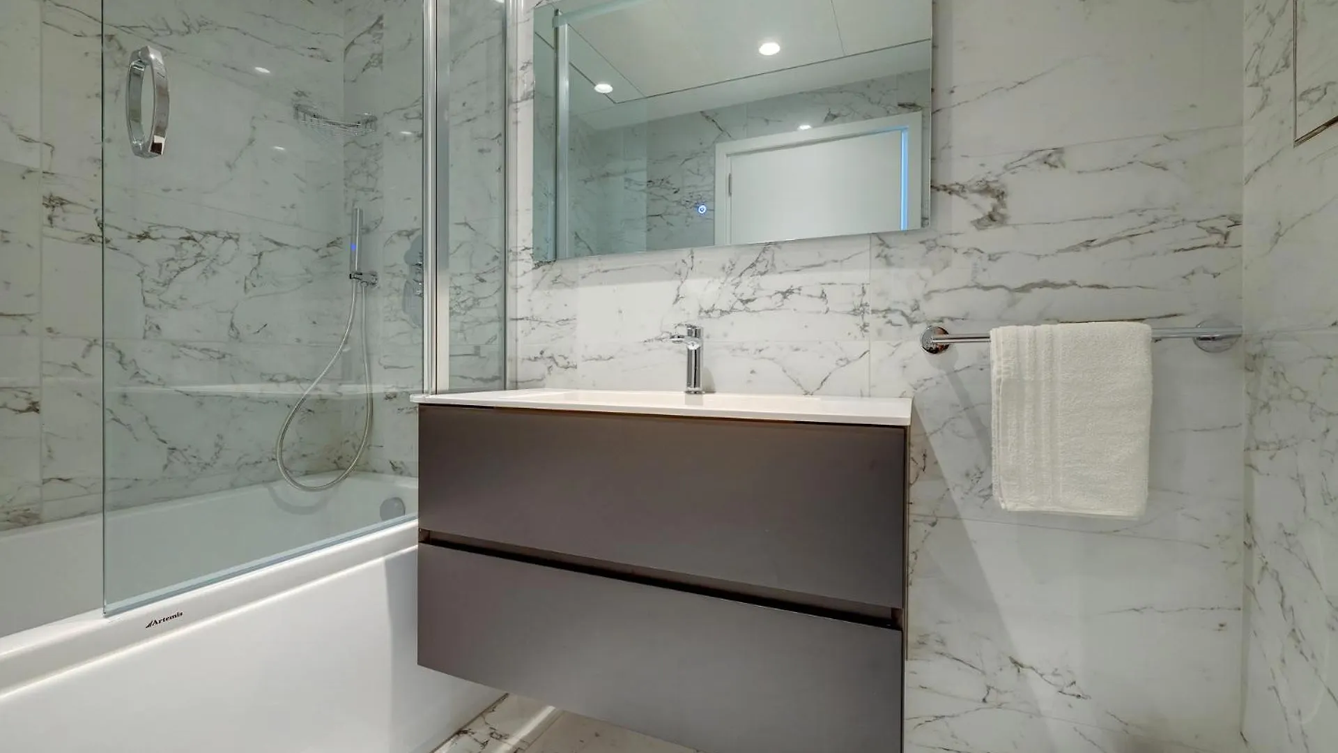Stylish Skyline Apartment Mercury Tower Saint Julian's Malta
